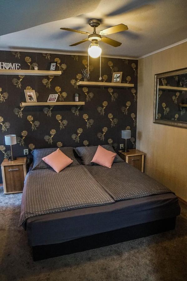 Anna Vendeghaz Eger Apartamento Exterior foto